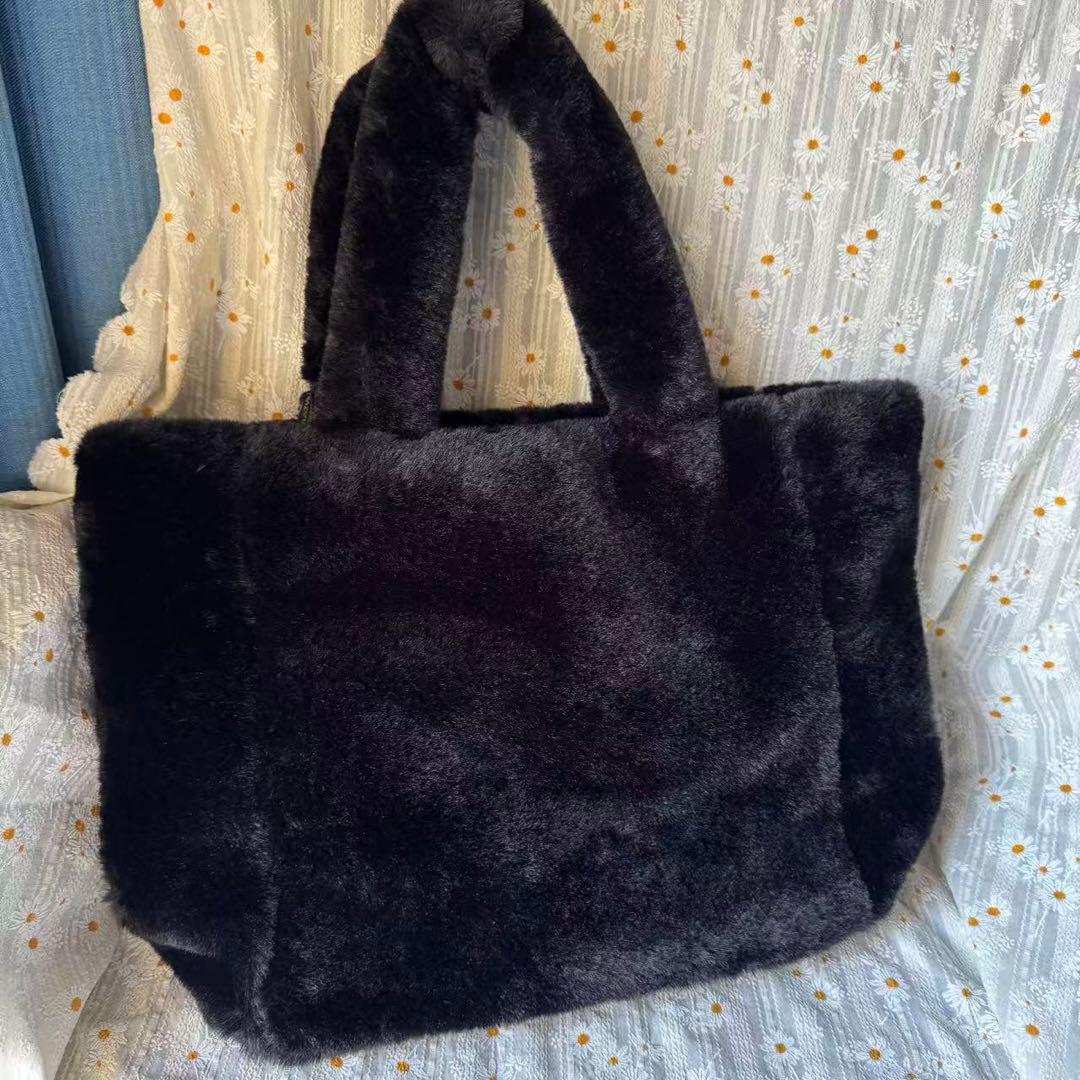 数量限定！PRADA ノベルティボアトートバッグ ブラック