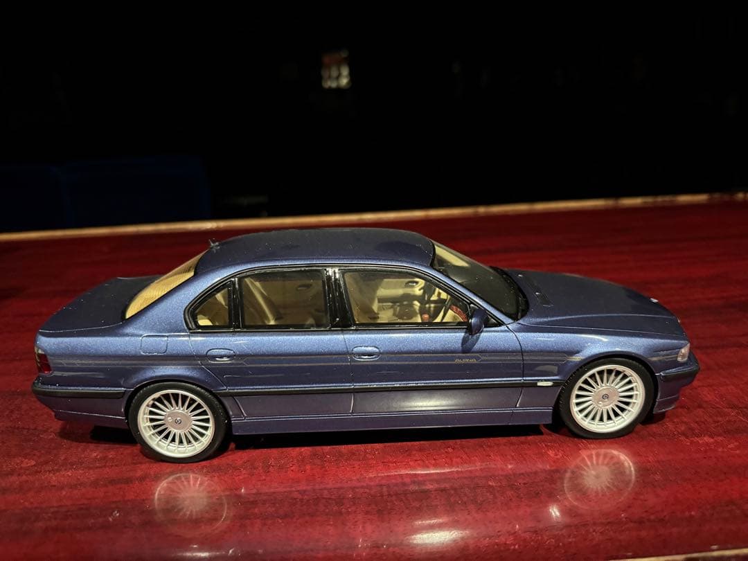  e38 1/18 ミニカー