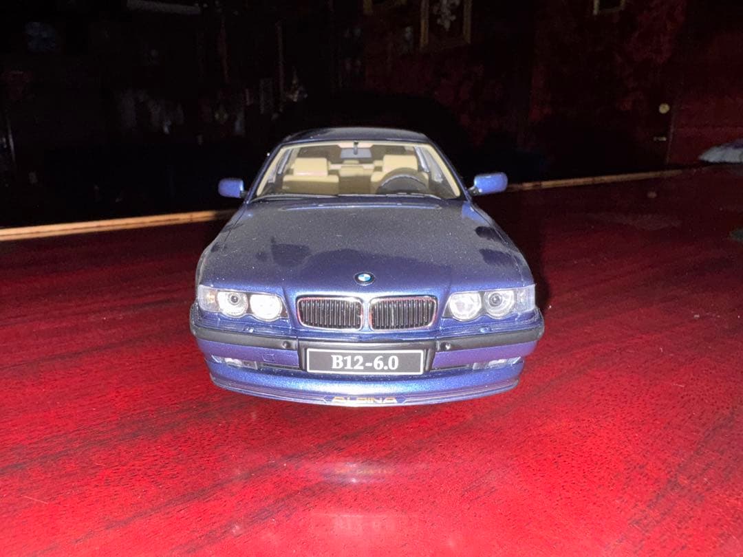  e38 1/18 ミニカー