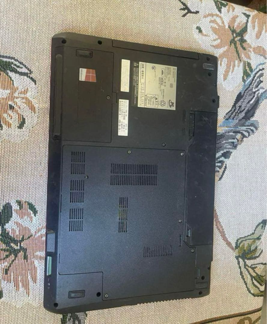 富士通　ノートパソコン windows11 core i3 AH45/K 赤