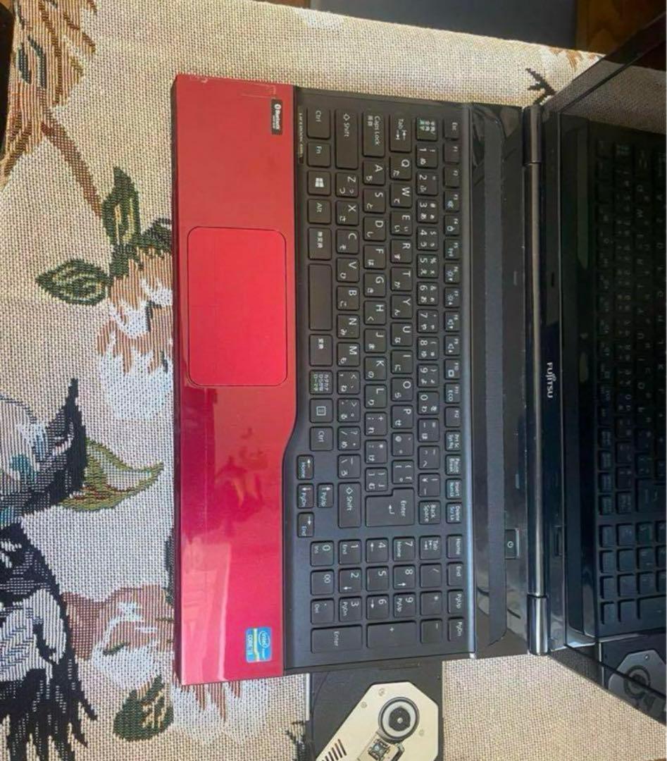 富士通　ノートパソコン windows11 core i3 AH45/K 赤