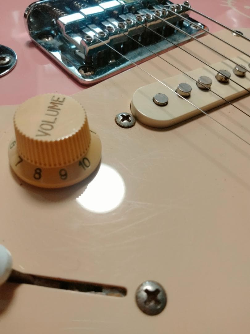 Hello Kitty Squier Fender ストラトミニギター