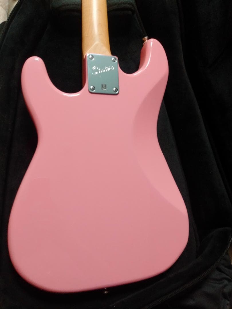 Hello Kitty Squier Fender ストラトミニギター