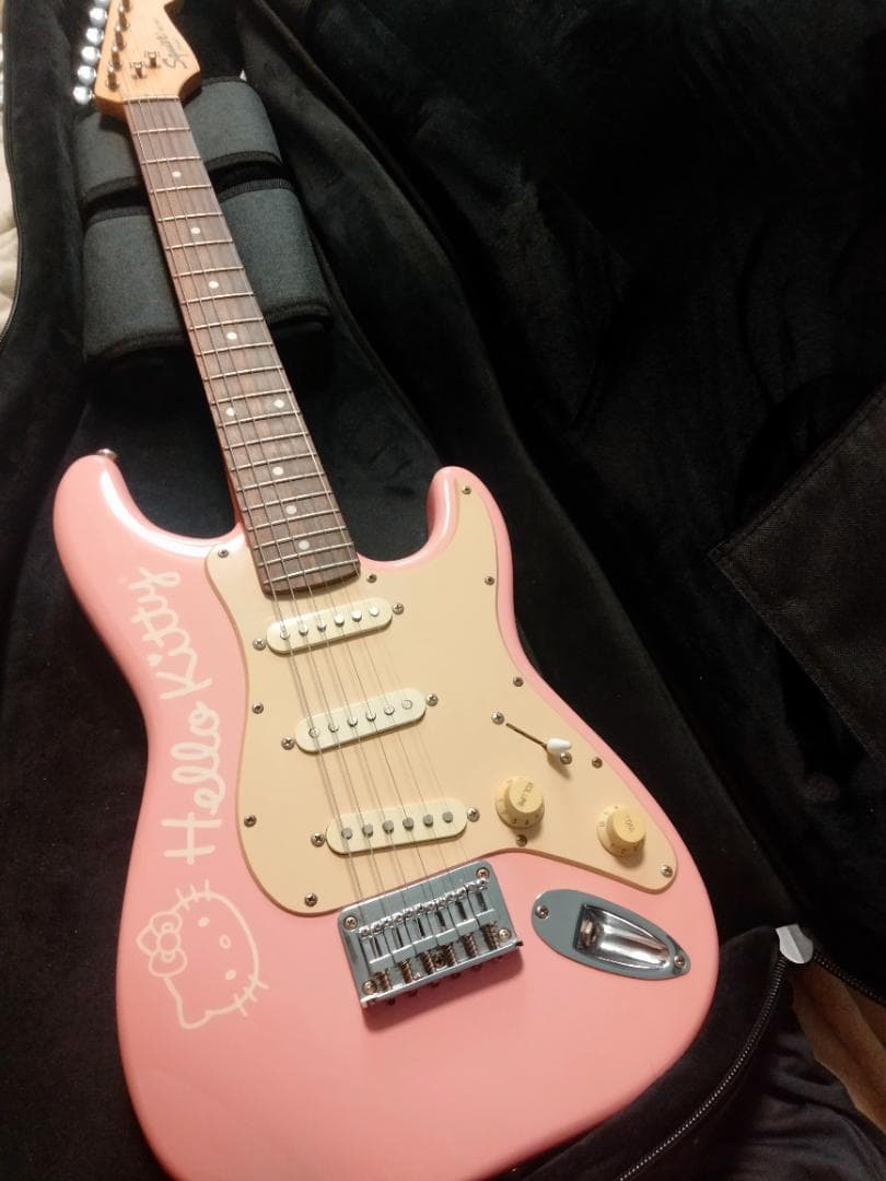 Hello Kitty Squier Fender ストラトミニギター