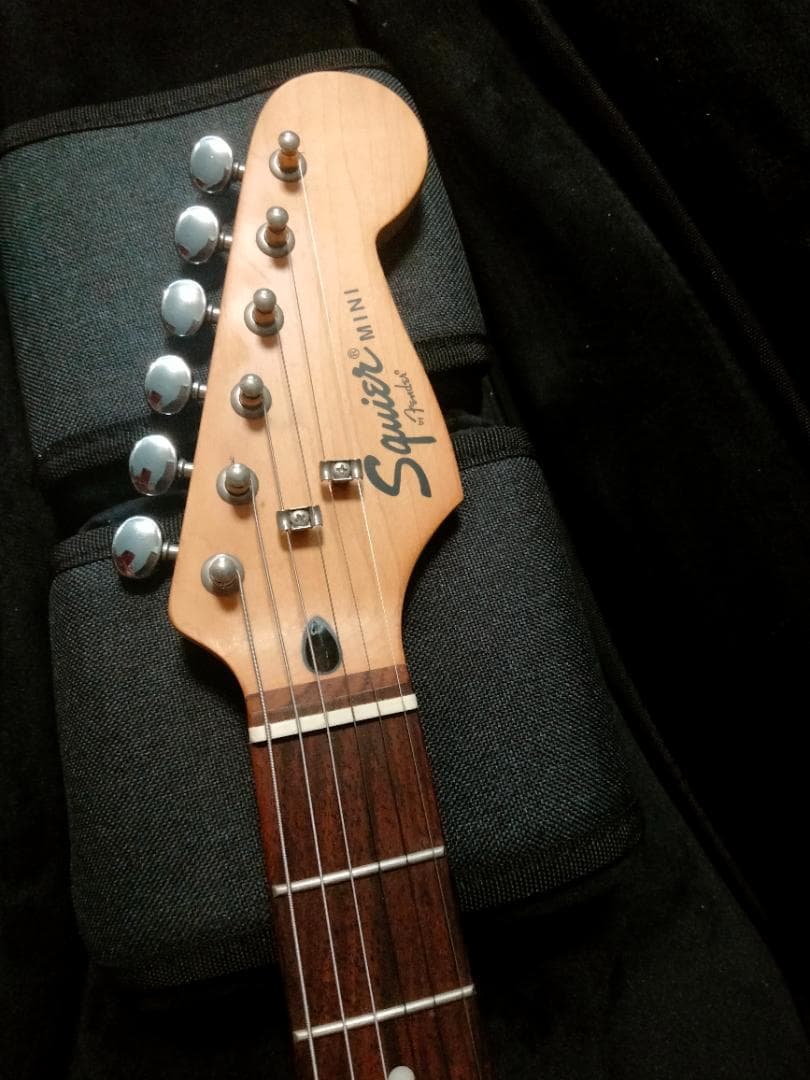 Hello Kitty Squier Fender ストラトミニギター