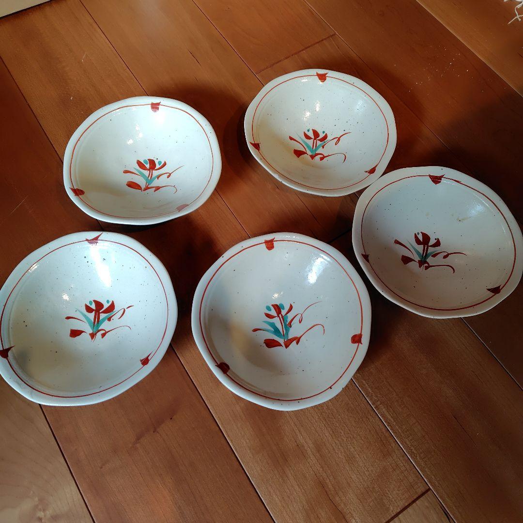 手描き染付足付き丸皿直径5.5cm