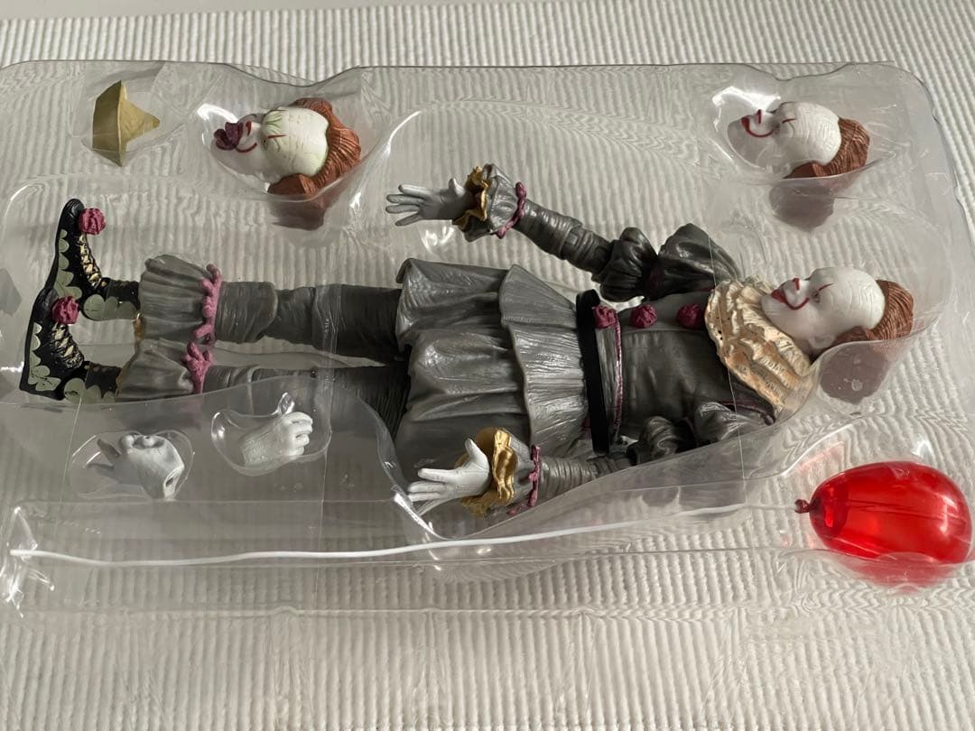 未使用 NECA IT ペニーワイズ 7インチ アクション フィギュア