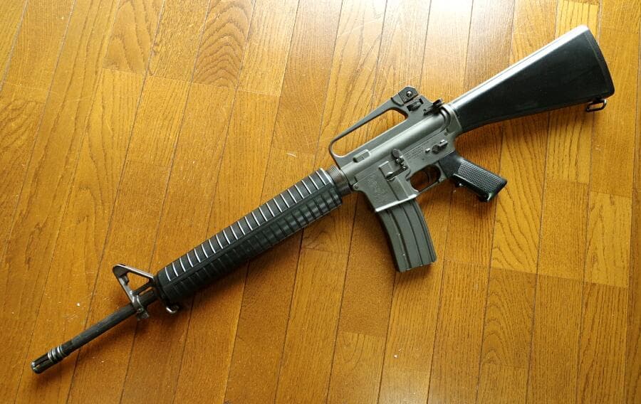 東京マルイ コルト M16A2 純正NiMHバッテリー＆充電器付き