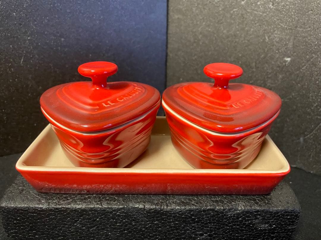 ル・クルーゼ　ティーポット　マグカップ2個　ミニココットハート型2個　トレー付き