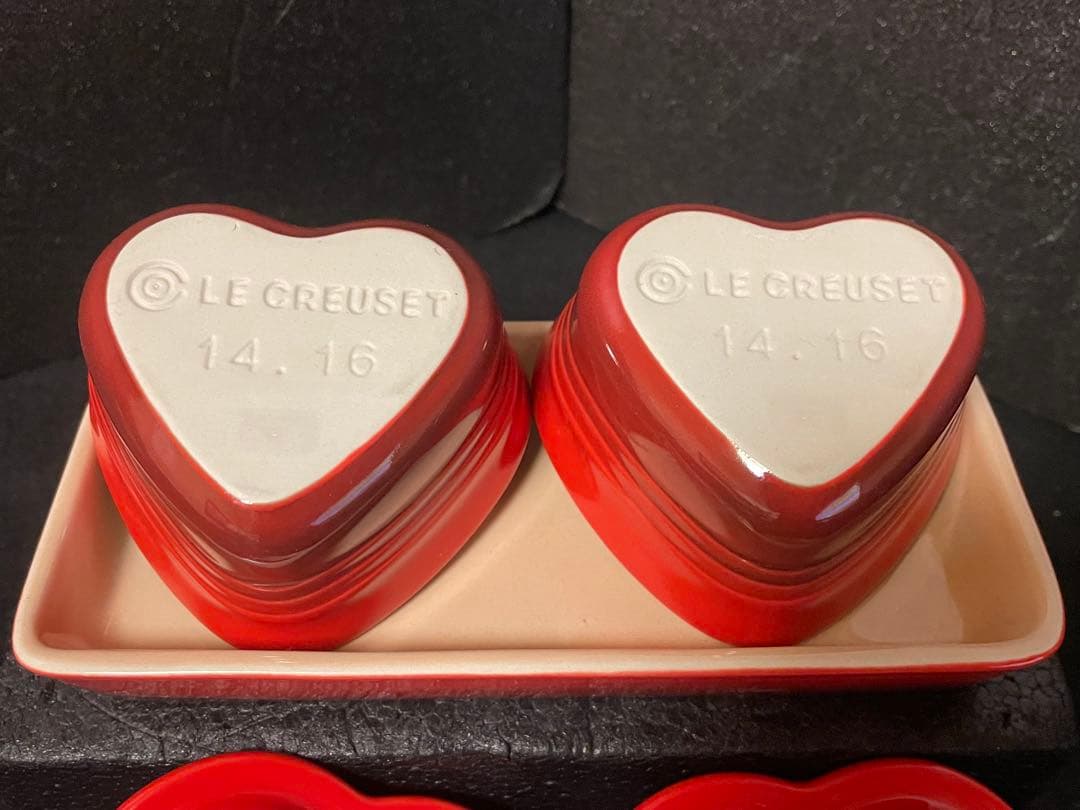 ル・クルーゼ　ティーポット　マグカップ2個　ミニココットハート型2個　トレー付き