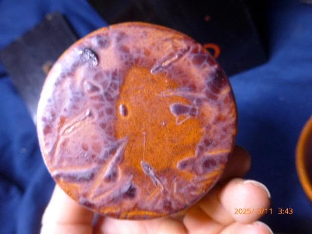 とても粋な三段蓋付き椀入れです。瓢箪の絵が特徴です。