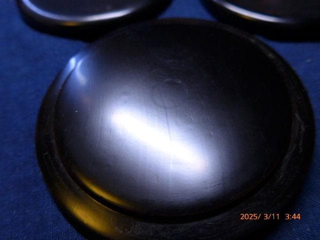 とても粋な三段蓋付き椀入れです。瓢箪の絵が特徴です。