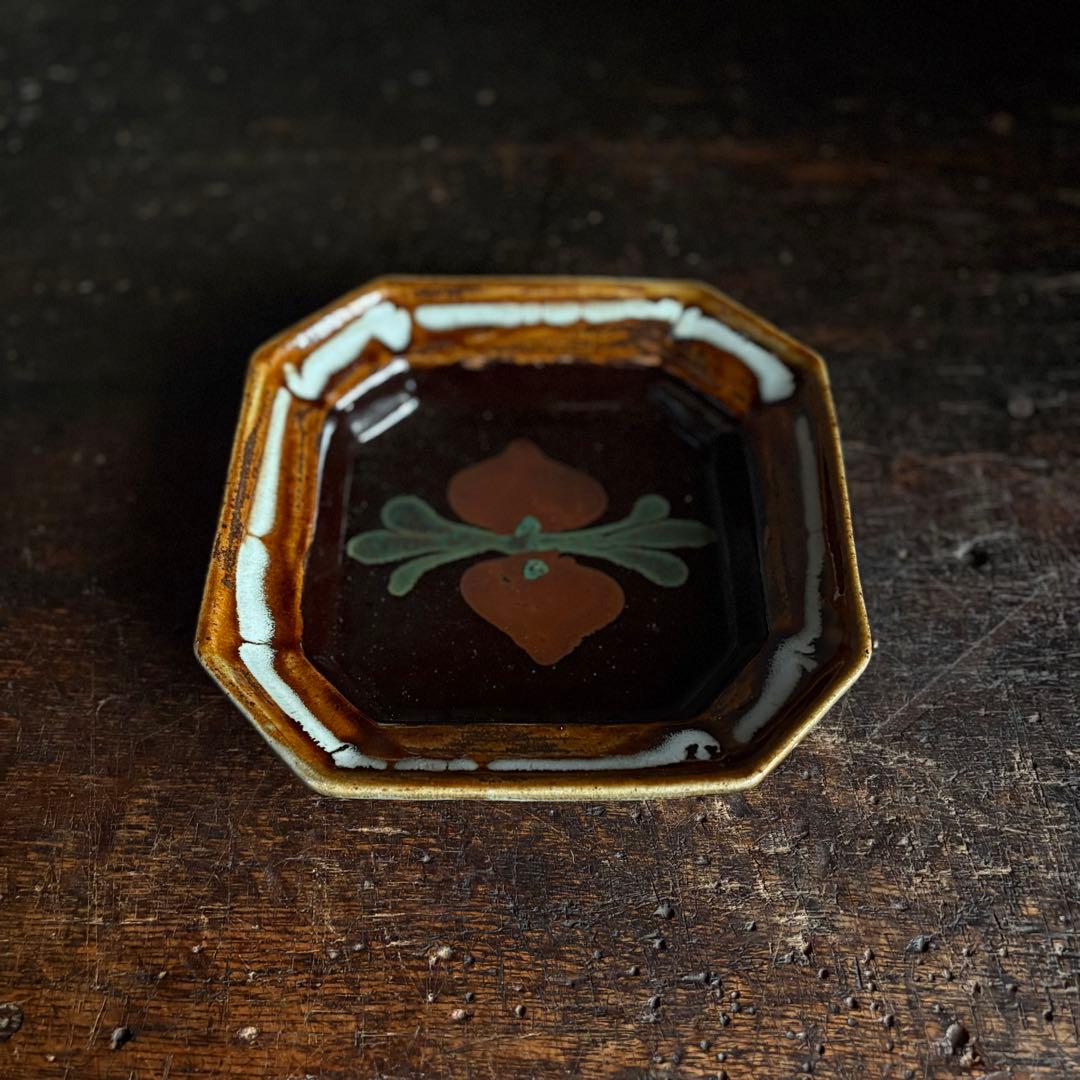 民藝【黒釉草花紋隅切皿】佐久間藤太郎　箱無し 師:濱田庄司