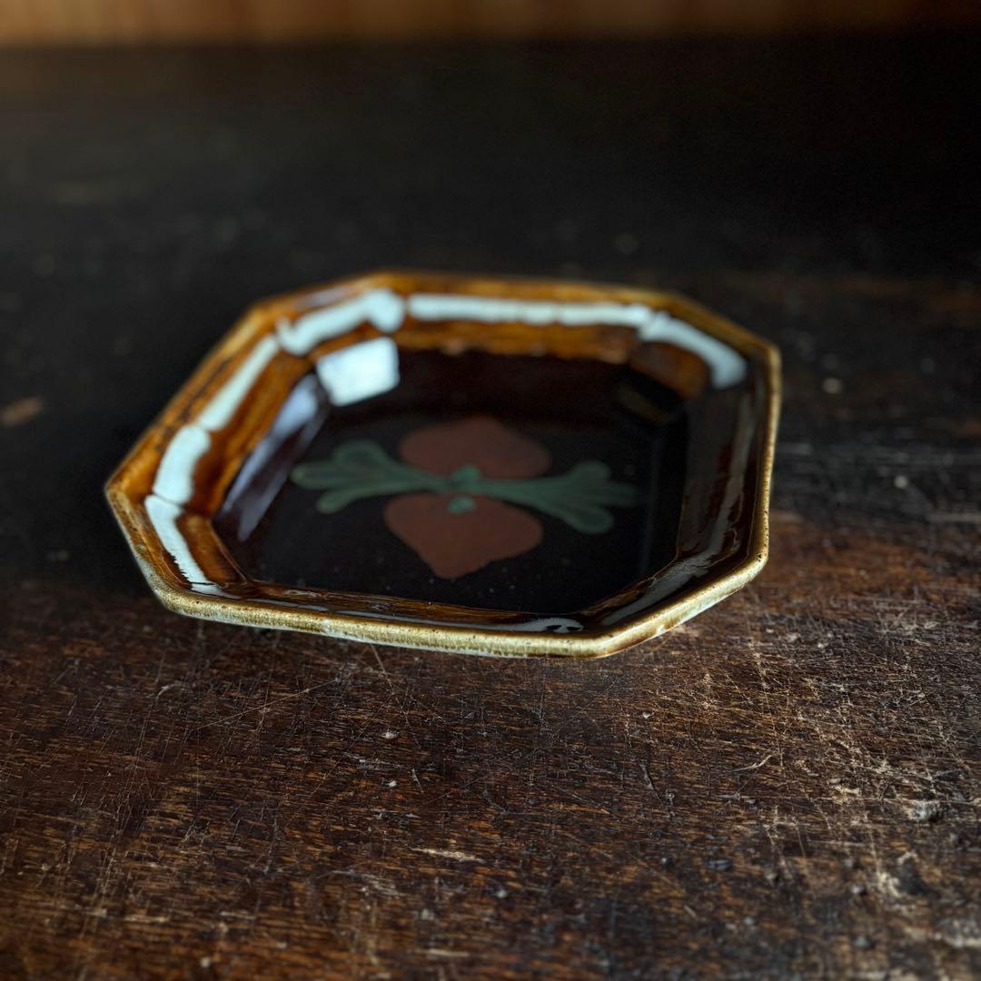 民藝【黒釉草花紋隅切皿】佐久間藤太郎　箱無し 師:濱田庄司