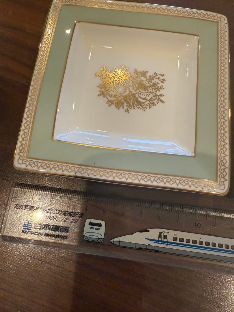 値下げ‼️ウェッジウッド　11.8cm×11.8cm 希少なスクエアプレート