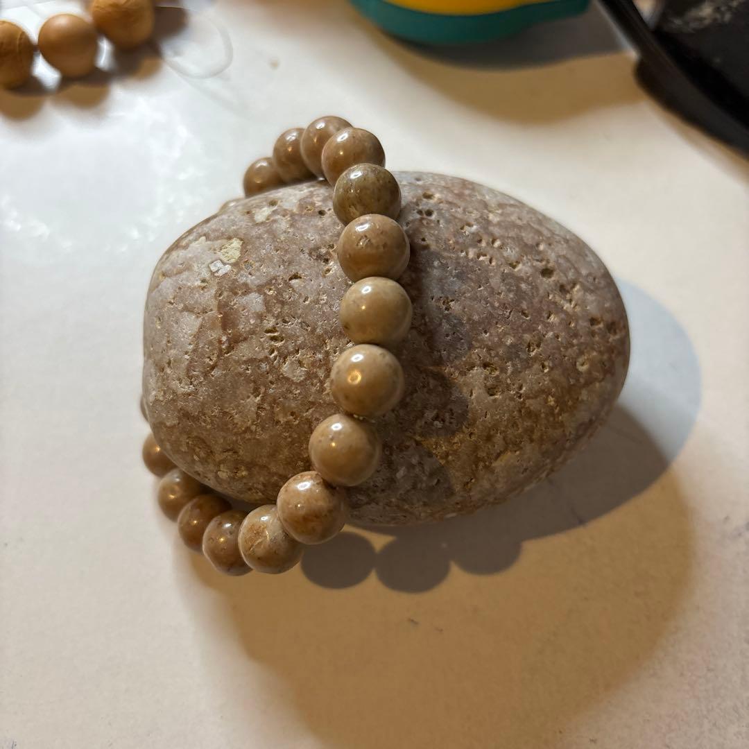 姫川薬石のブレスレットと原石セット！つけたり触ったらジュワーと入ってくる！すごい