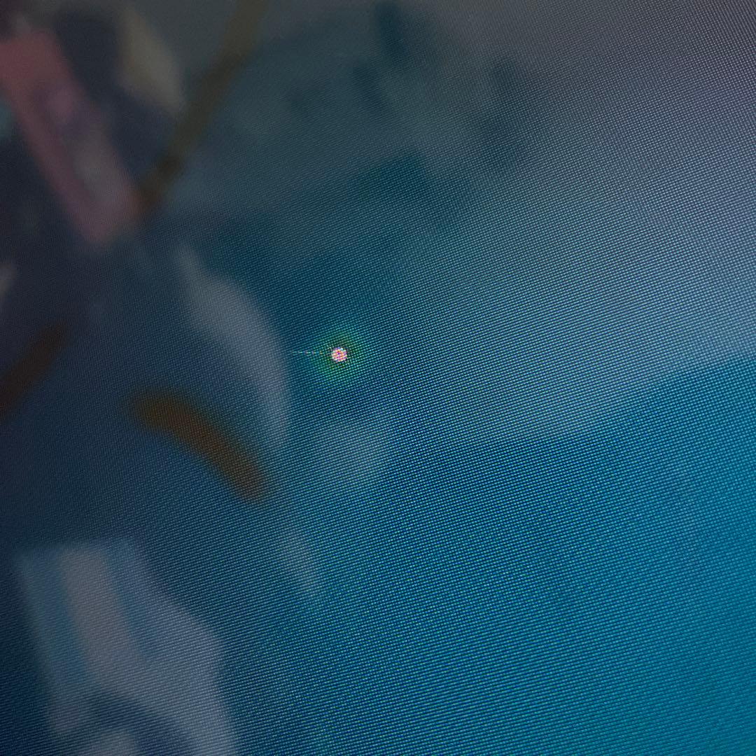 液晶テレビ　画面割れあり