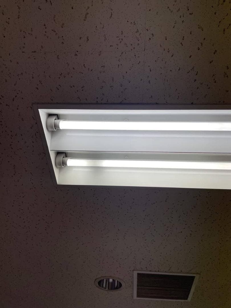 6本セットのLED蛍光灯