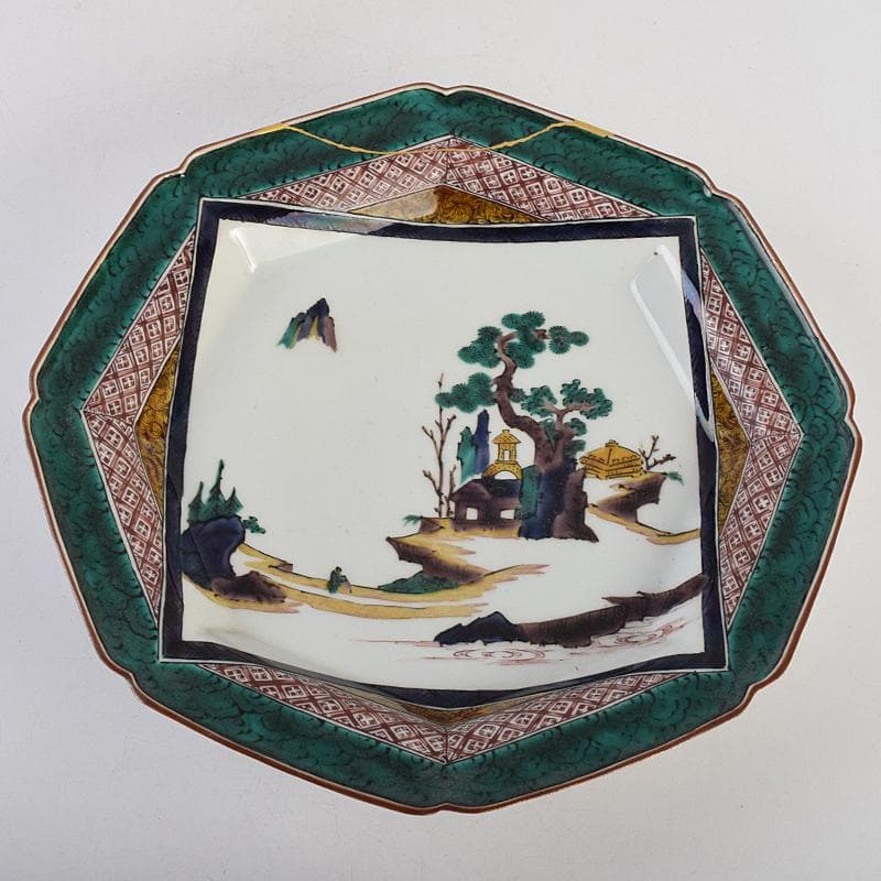 九谷焼　三代三ツ井為吉作　古九谷写　色絵山水文　八角飾皿　共箱　V　R9119B