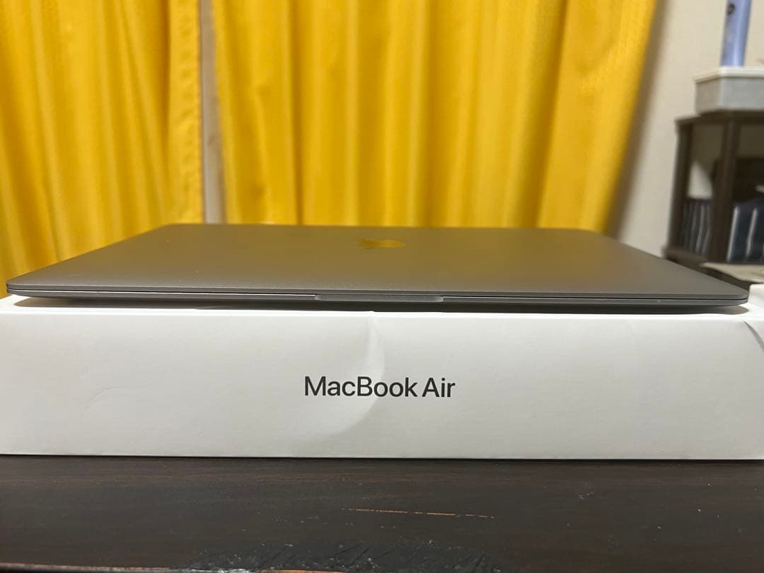 MacBook Air M1 16GBメモリー　256GB SSD