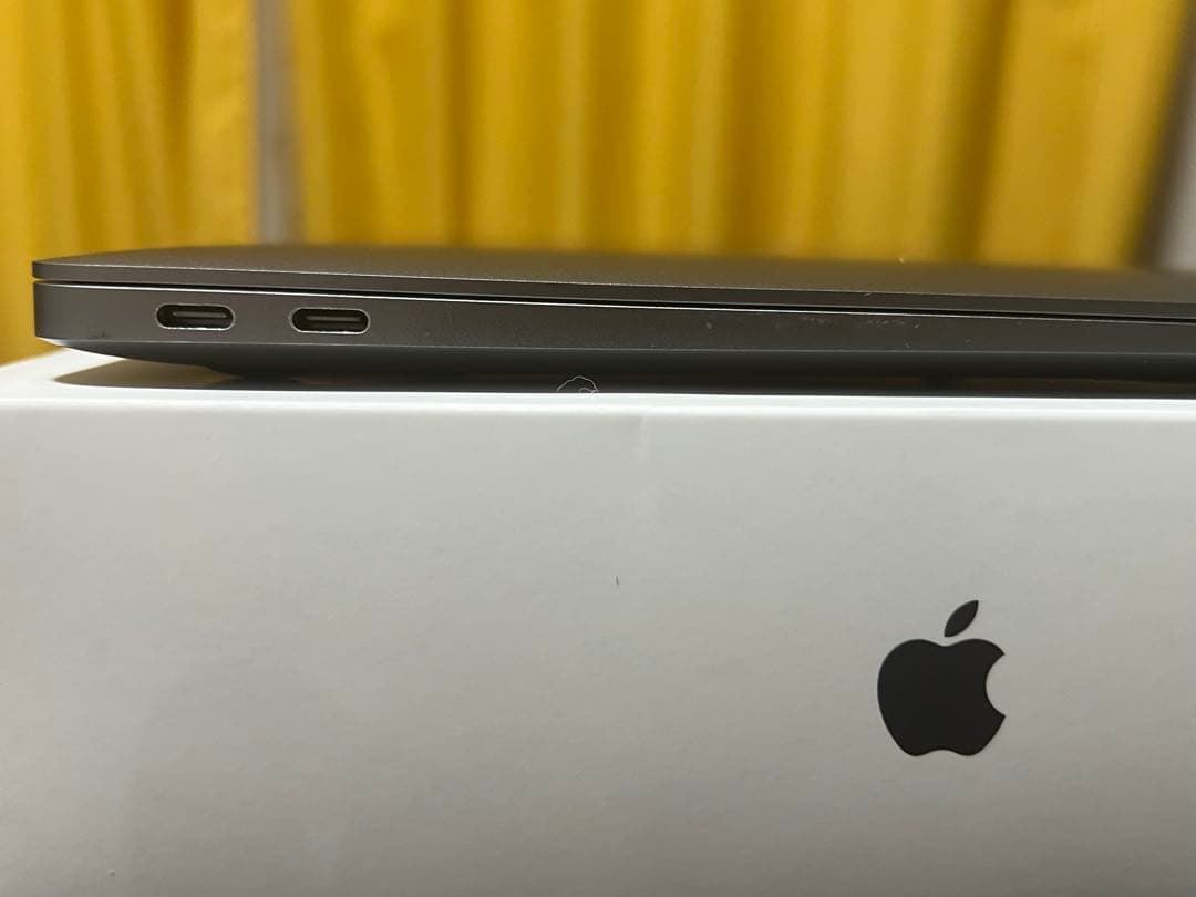 MacBook Air M1 16GBメモリー　256GB SSD