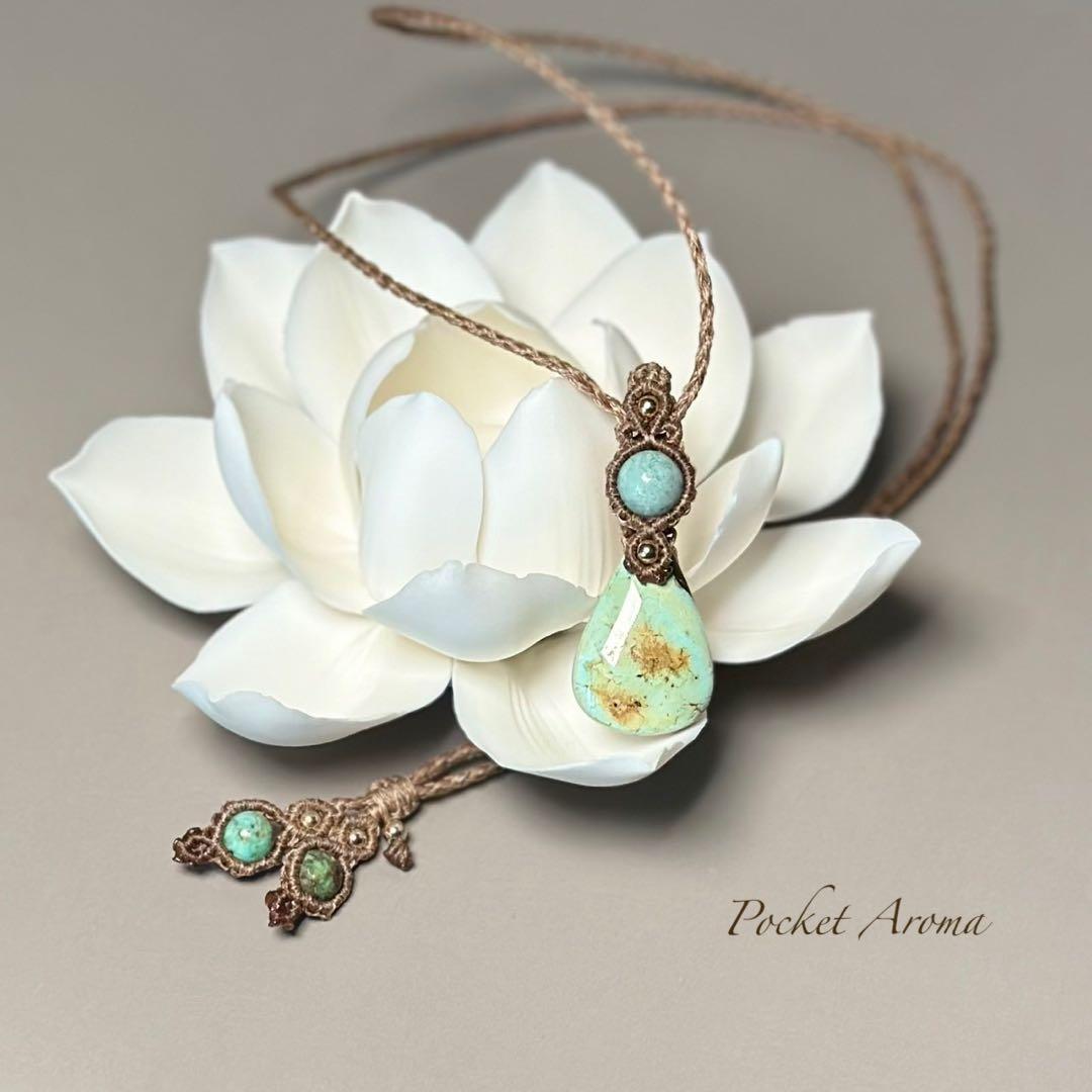 『祈標』スパイダーウェブターコイズとターコイズのマクラメペンダントネックレス