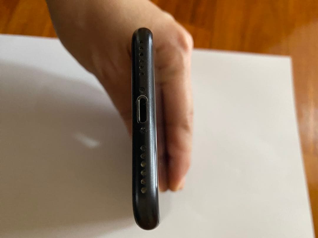 iPhone SE 128GB SIMロック解除済み