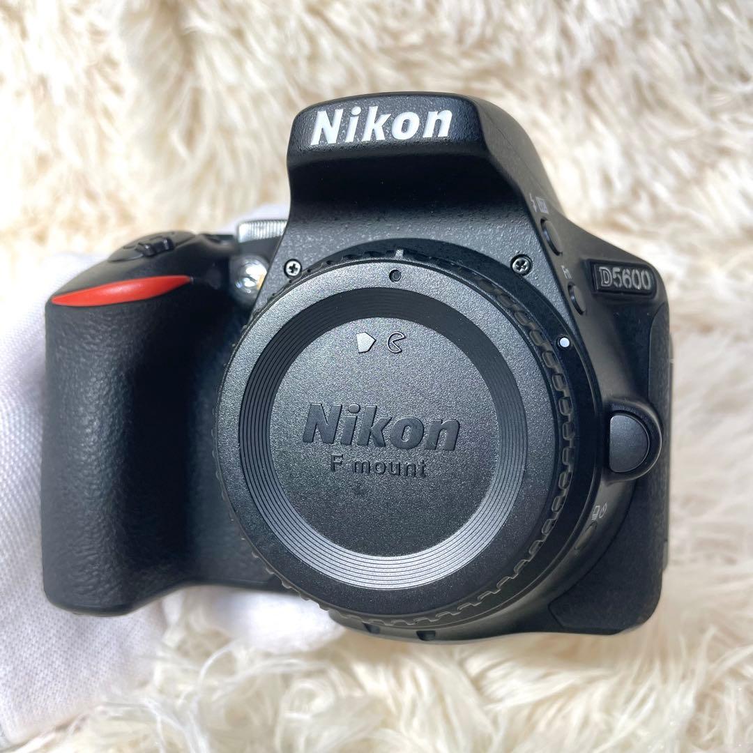 【美品】Nikon ニコンD5600 ダブルズームキット 一眼レフ　即購入可能