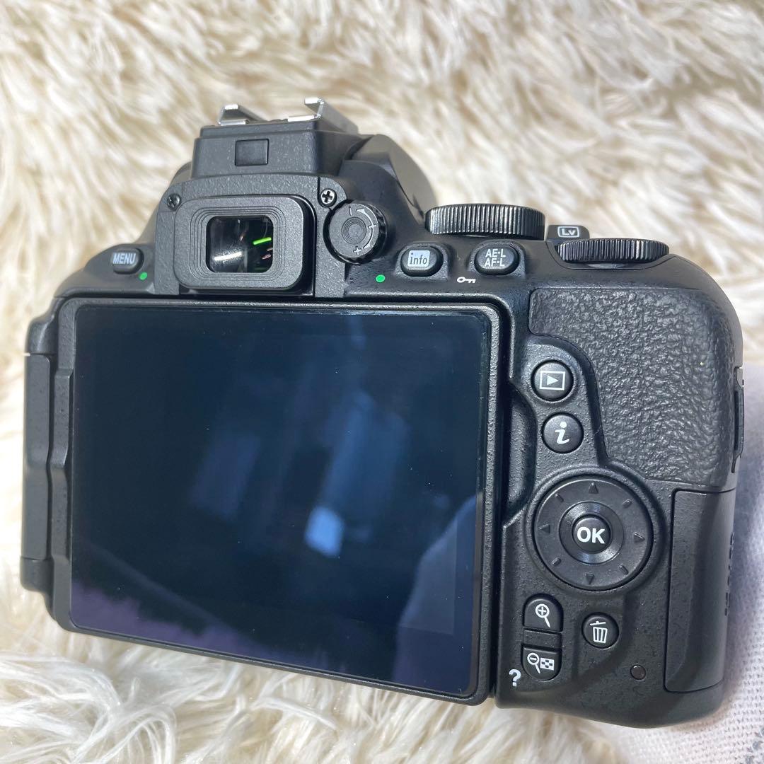 【美品】Nikon ニコンD5600 ダブルズームキット 一眼レフ　即購入可能