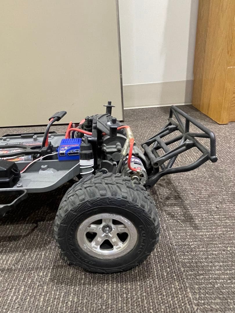 traxxas shlash 送料込みにしたのでお値段上がりました