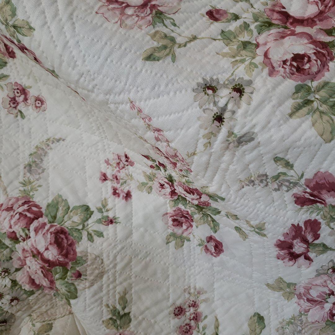 ❣️パッチワークキルト❣️バラ　リバーシブル　ベッドカバー