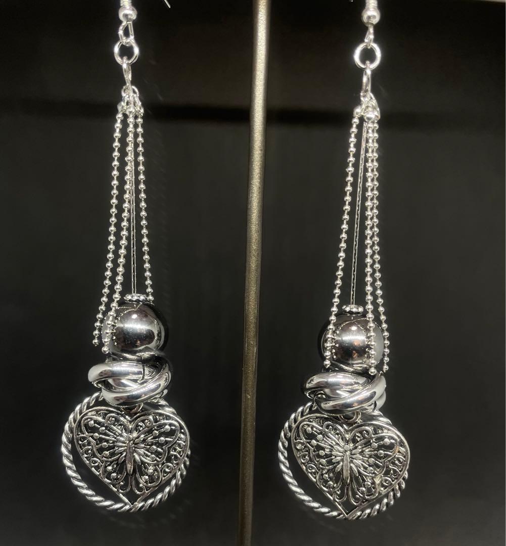 No.1169 バタフライ＆ハートのポールチェーンピアス　ロングイヤリング　華奢