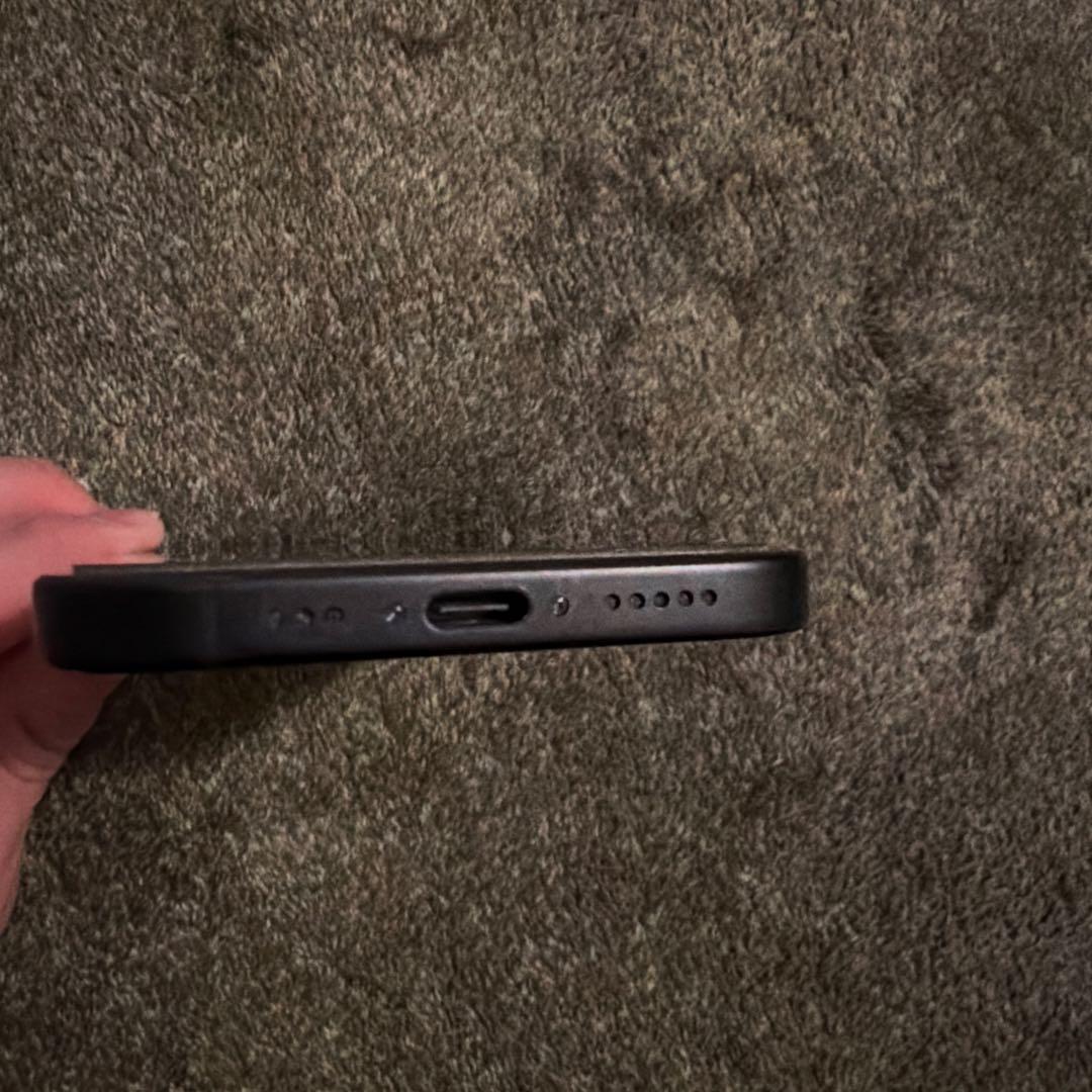 Apple iPhone 15 ブラック 128GB 本体 バッテリー100%
