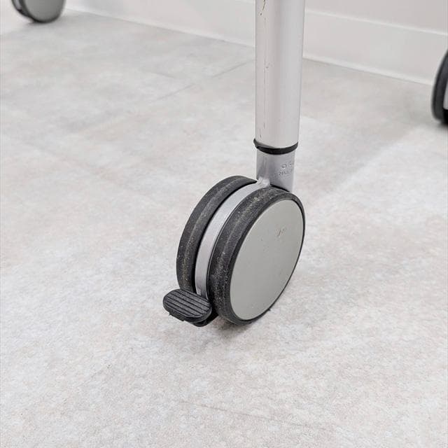 たけ様　guzziniヘルシンキハイシェルフ（キャスター付き）