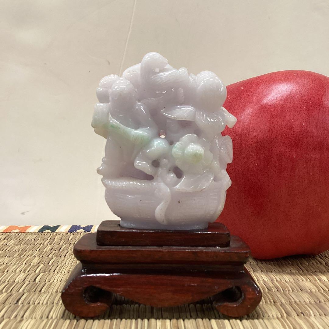 翡翠 花と果物の置物 木製台座付き　高さ約8.5cm