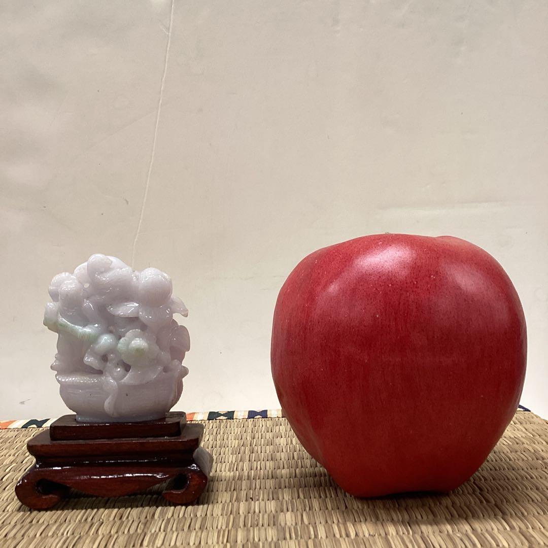 翡翠 花と果物の置物 木製台座付き　高さ約8.5cm