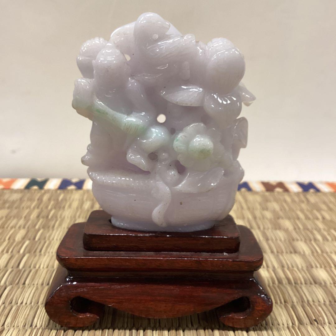 翡翠 花と果物の置物 木製台座付き　高さ約8.5cm