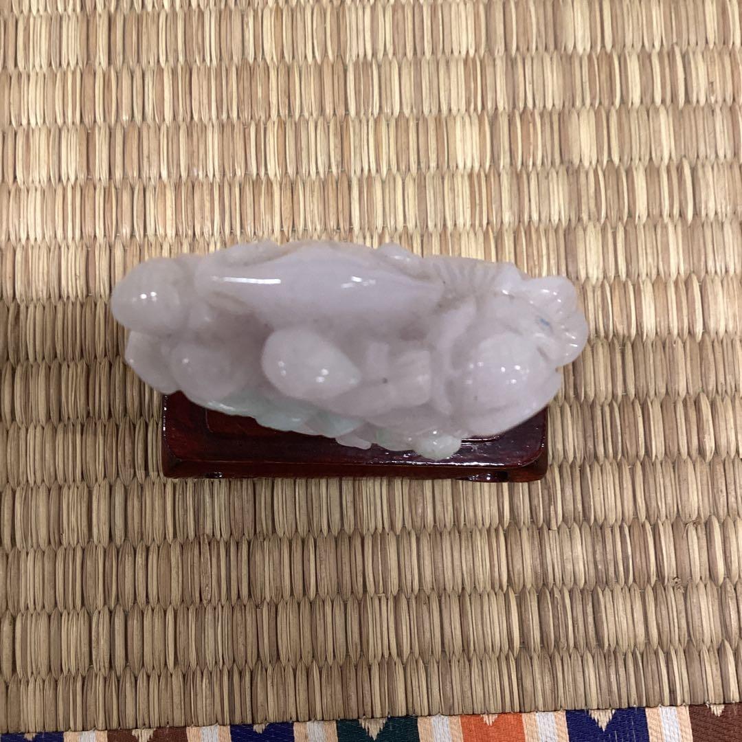 翡翠 花と果物の置物 木製台座付き　高さ約8.5cm