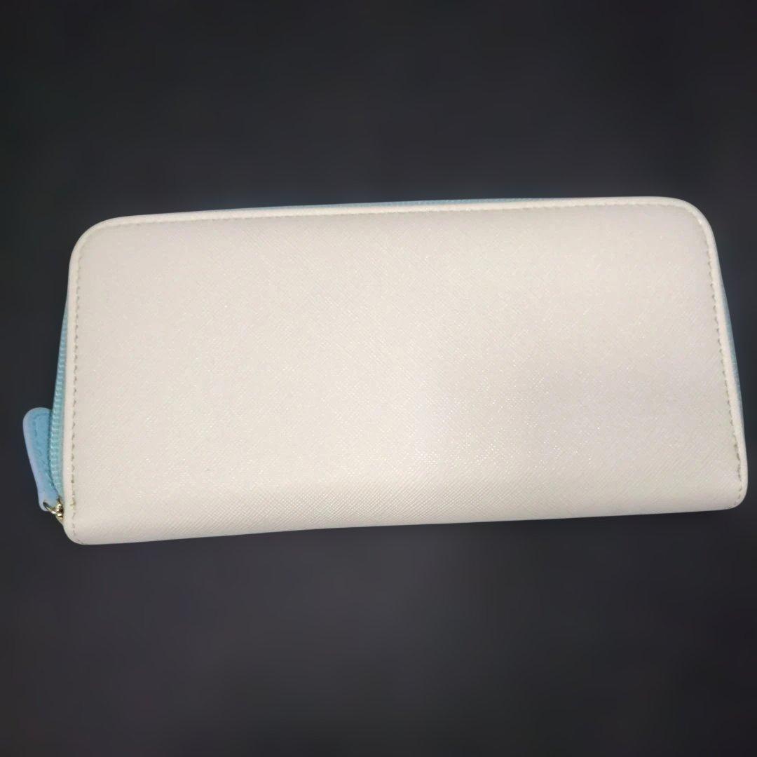 ハチワレがデザインされた「お財布ポシェット（スマホポシェット）」と「長財布」