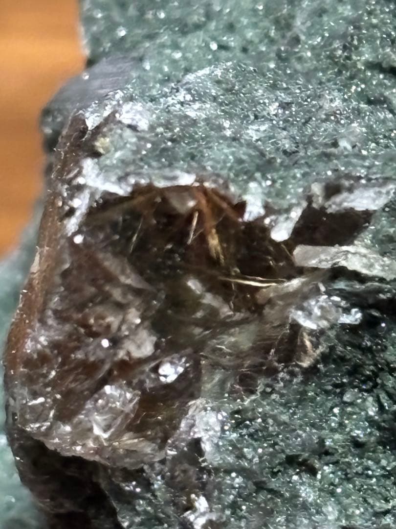 高品質ヒマラヤ産マニハールルチルの原石です！激レア貴重な商品です