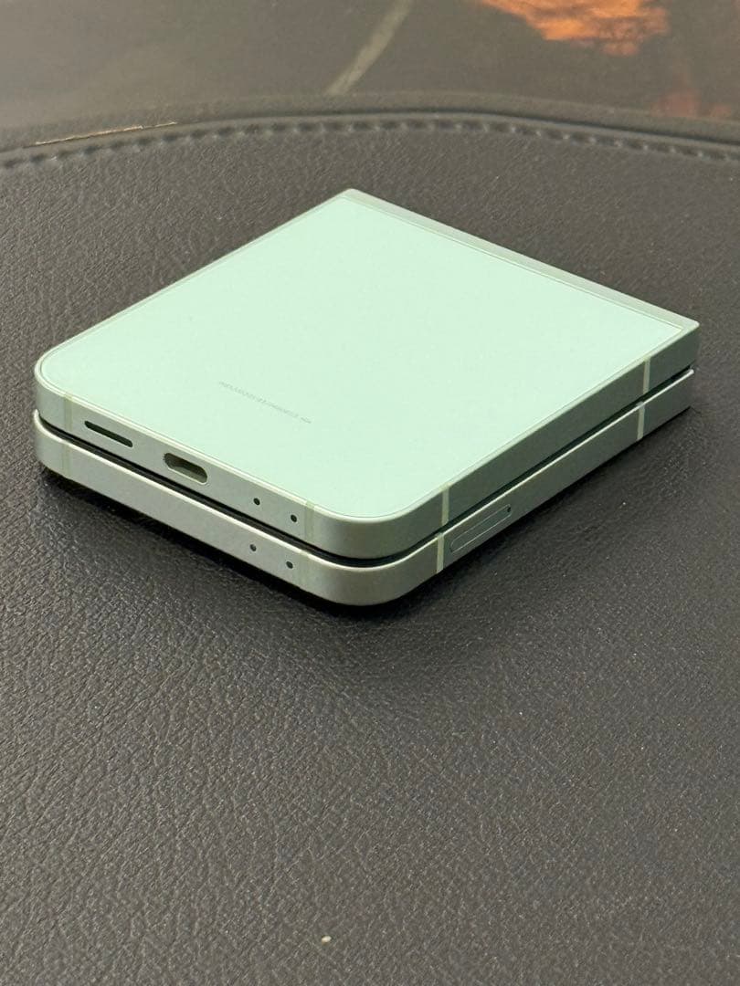 Samsung Galaxy Z Flip6 グリーン docomoSIMフリー