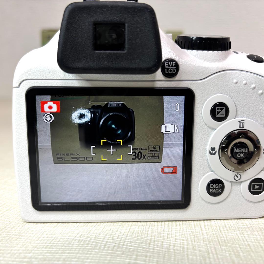 富士フイルム FinePix SL300★これ1台でエモ写＆超ズーム