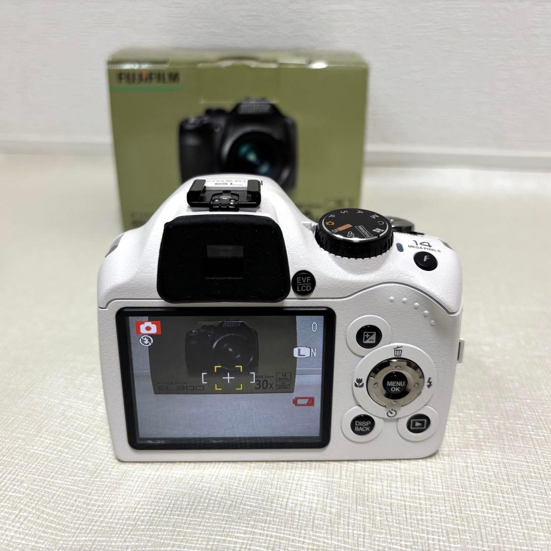 富士フイルム FinePix SL300★これ1台でエモ写＆超ズーム