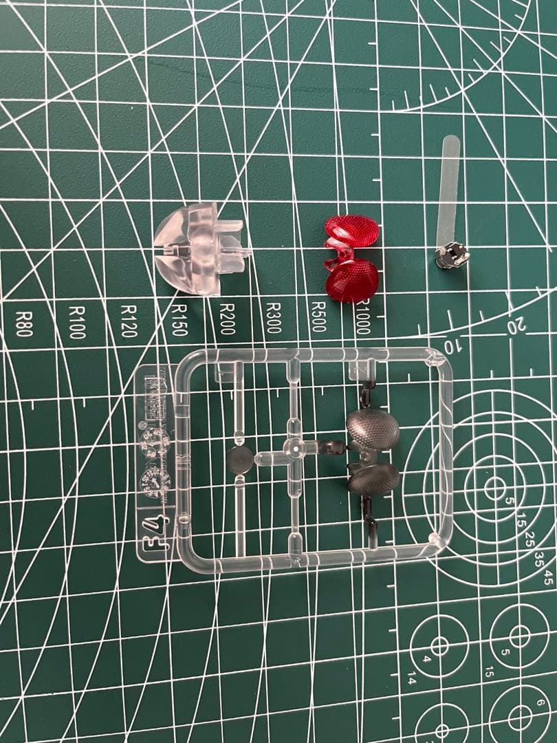 仮面ライダークウガ　アルティメットフォームプラモデル可動フィギュア発光LED付属