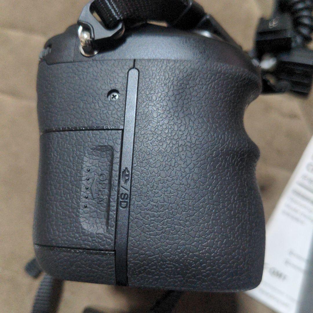 SONY　デジタル一眼レフカメラ　α77