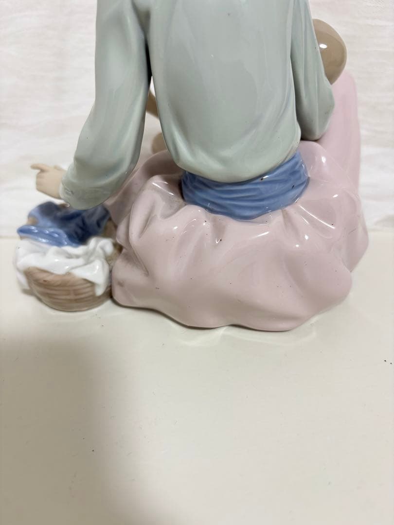 LLADRÓ リヤドロ 赤ちゃんの着せ替え 置物 陶器 インテリア