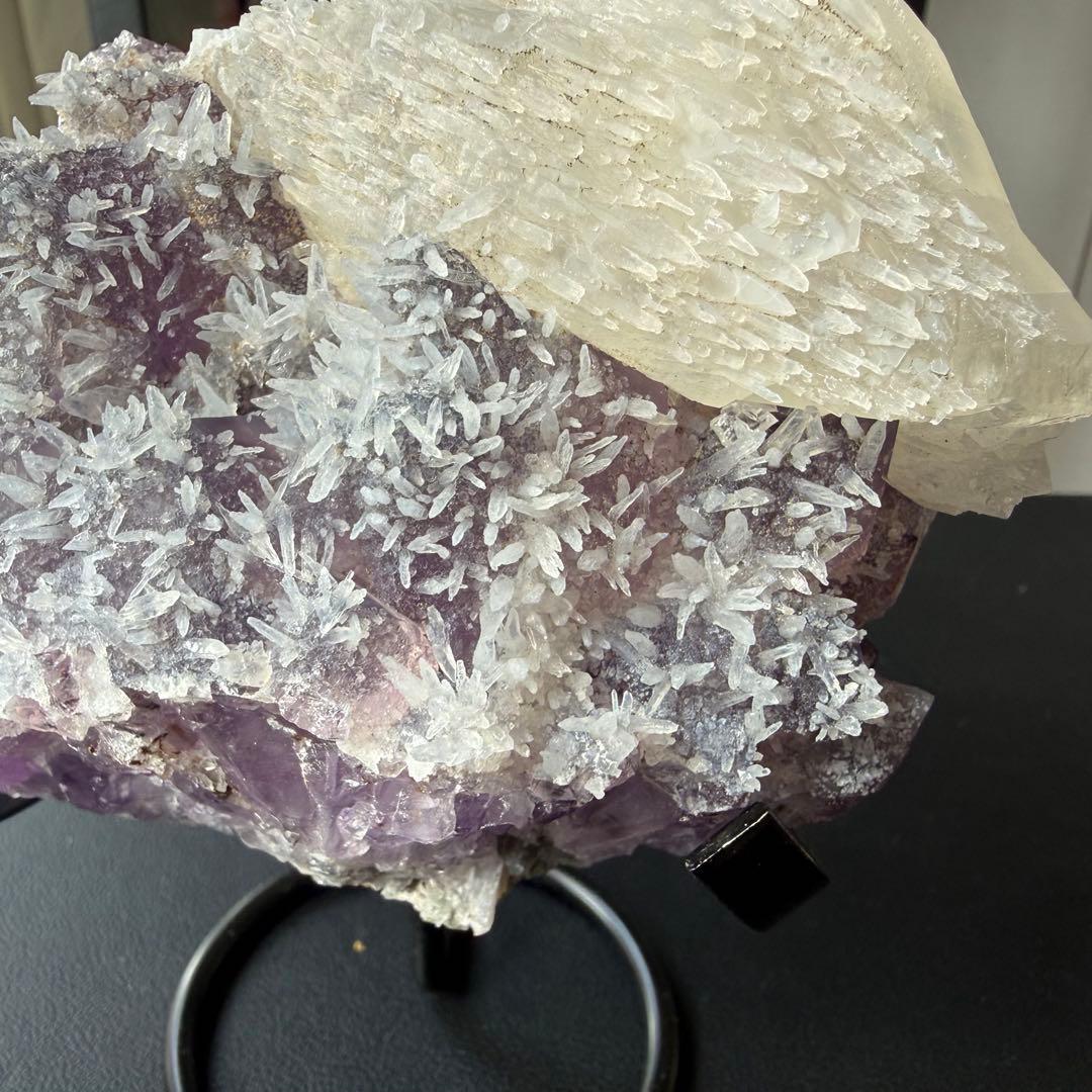 天然石カルサイト共生アメジストの原石　置物　鉱物NO.022414