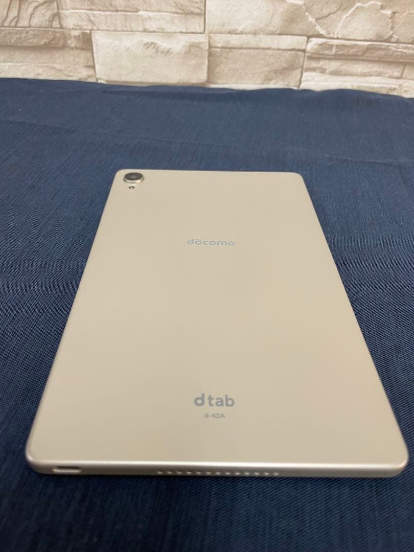 NTTドコモ dab d-42A 8インチタブレット