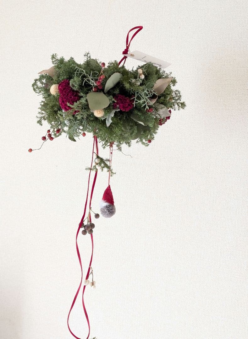 赤い実と鶏頭のクリスマスフライングリース♡クリスマスリース