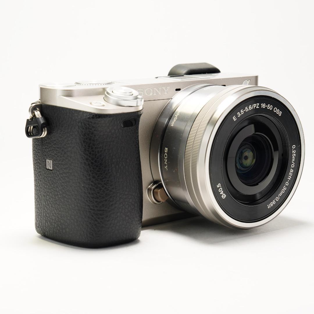 SONY 真・α6000 ダブルズームレンズキット シルバー バッテリー2個
